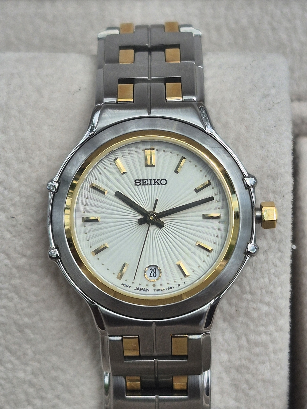 Seiko 7N82-0H76 Women's Quartz Watch 18K Gold Covered Bezel Two Tone Date